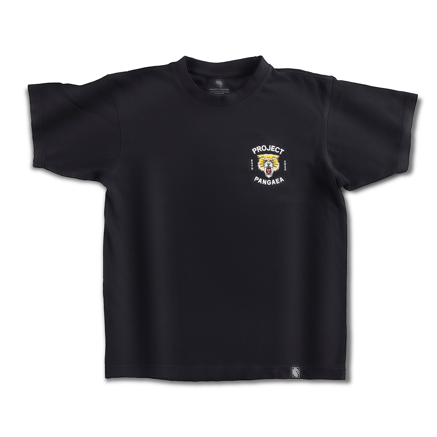 front of of Black 100% cotton shirt Sabertooth Tiger face with "est 2025" on sides and "Project Pangaea" written above and below in white - image in top left corner of shirt. 

heavy weight, high quality stylish sabertooth t-shirt. 
Smilodon t shirt, ice age t-shirt 
prehistoric t-shirt